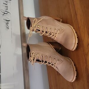 Korks ankle boots size 8.5